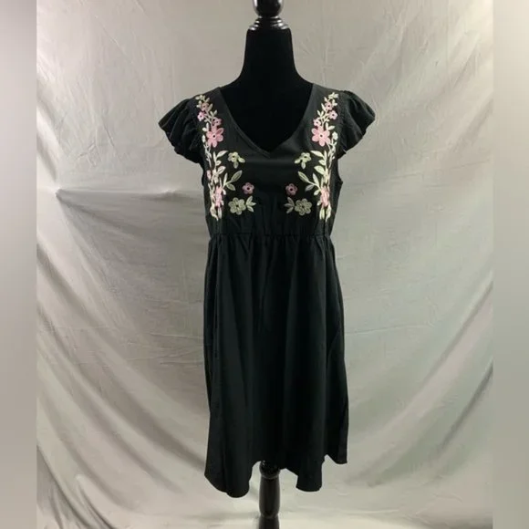 Black Floral Embroidery Butterfly Sleeve Smock Dress - Picture 6 of 6